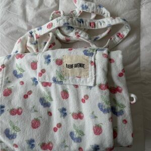 Djerf Avenue robe summer berries